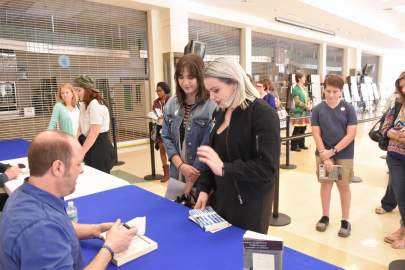 DSC_0219-BOOK-MANIA--JBHS-2017-3-4