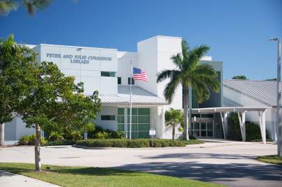 Peter & Julie Cummings Library