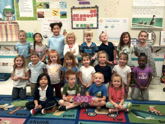 200 books-HS Elementary Nov2019.JPG